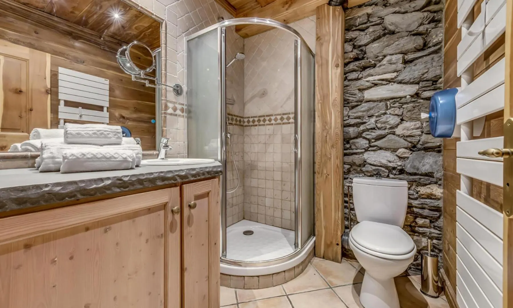 Chalet Les Champs Du Pont - La Grande Ferme 9 Pieces 15 Pers. Appartement En 964 Tignes